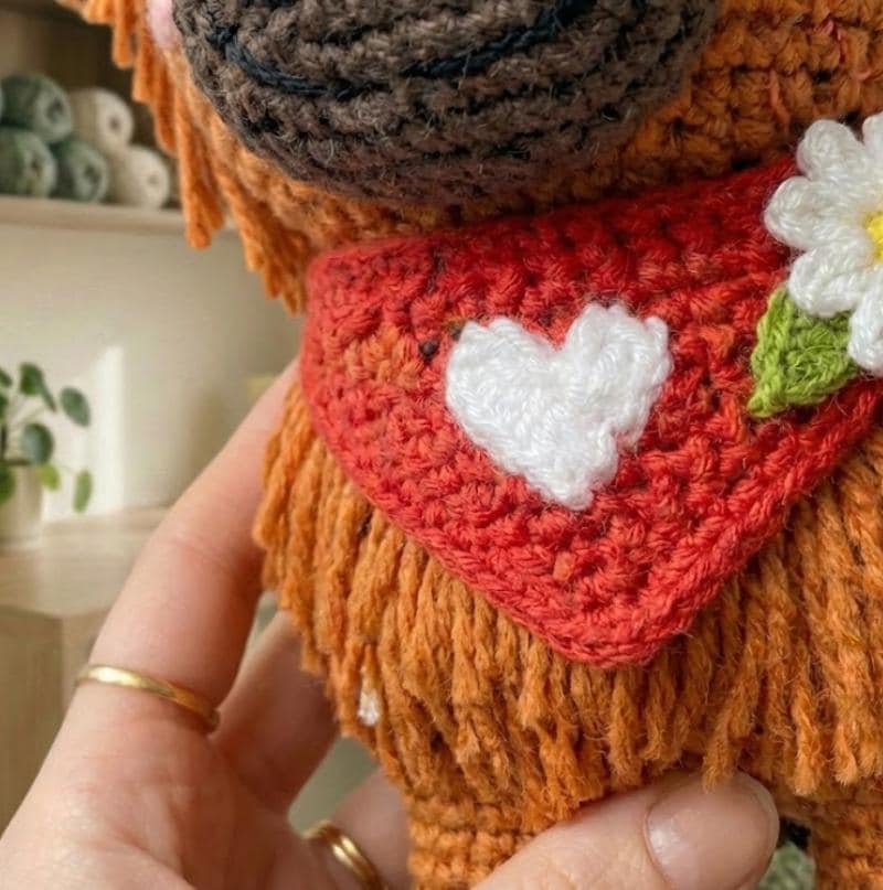 Highland Cow Crochet Pattern, Shaggy Amigurumi Calf with Heart Bandana (PDF Pattern, ENG/DE )