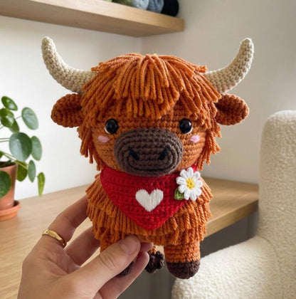 Highland Cow Crochet Pattern, Shaggy Amigurumi Calf with Heart Bandana (PDF Pattern, ENG/DE )